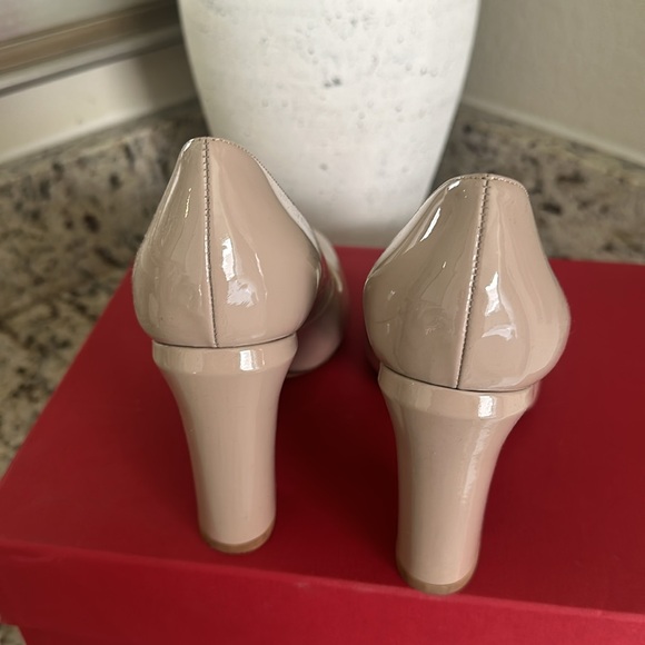 Valentino Garavani original block heel pump. - Picture 2 of 6